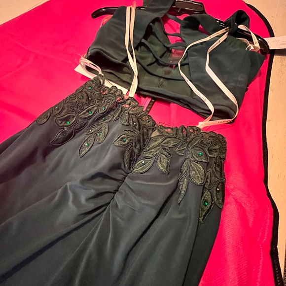 Emerald green dress 2 pc size 00 never worn - Picture 5 of 5